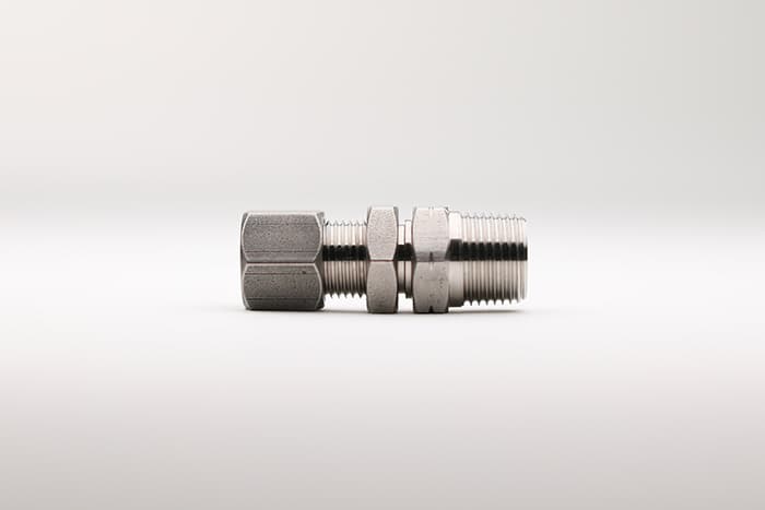 A single npt bulkhead tube adapter